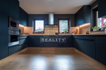 Rodinny dom pri potoku - 9