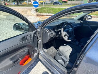 Škoda Octavia 1.6 Tour II - 9