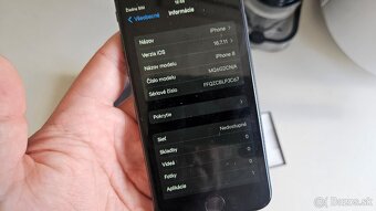 Apple iPhone 8 tmavý 64GB - 9