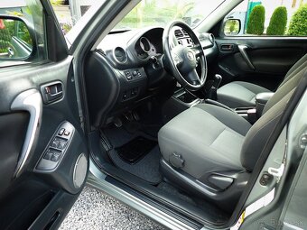 TOYOTA RAV4 2.0 D-4D 4x4 85kW - 2004 - KLIMA- ŤAŽNE - ŠPZ- - 9