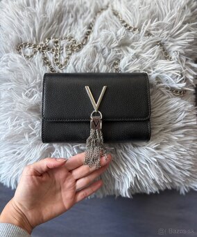 Kabelky Guess, Versace, Valentino - 9