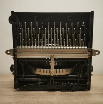 Starožitný písací stroj MERZ Universal z roku 1932 - 9