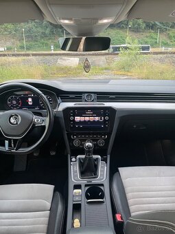 VW Passat, highline, 142 000 km, virtual cocpit, manuál - 9