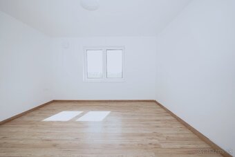 RODINNÝ DOM - KALINKOVO, BUNGALOV-NOVOSTAVBA, 534m2 POZEMOK - 9