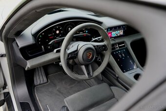 Porsche Taycan Sport Turismo GTS - 9