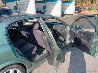 Opel Astra sedan 1.6. benzín - 9