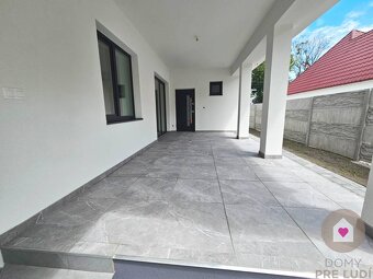 BUNGALOV S 2GARÁŽOU, KRYTOU TERASOU A LETNOU KUCHYŇOU 171m2, - 9