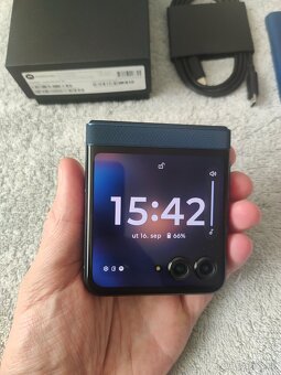 Motorola Razr 60 Pantone Gibraltar Sea 256GB,8GB RAM - 9