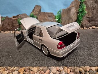 prodám model 1:18 mercedes benz C36 AMG - 9