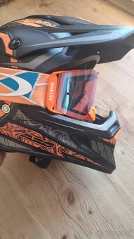 Prilba Axo Oakley - 9