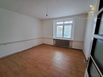 Rodinný dom s pozemkom vhodným na podnikanie - 9
