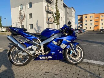 Yamaha yzf R1 - 9