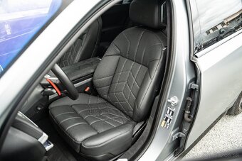 BMW M760e xDrive A/T Na prenájom - 9
