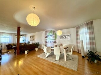 Exkluzívne bývanie na troch poschodiach s veľkou záhradou a  - 9