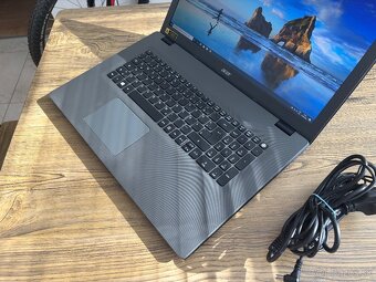17.3/Acer Notebook/i5-5200/4GB RAM/500GB SSHD  /Intel HD 2GB - 9