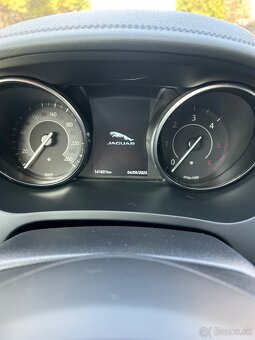 JAGUAR E-PACE 2,0 D 8/2018 automat 4x4 - 9