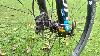 Price Premium 650B Carbon - 9