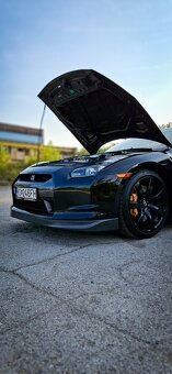 Nissan GTR - 9