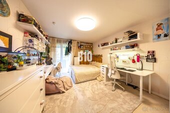 LUXUSNÝ NÍZKOENERGETICKÝ RODINNÝ DOM V POKOJNEJ LOKALITE MAL - 9