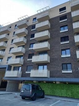 Svetlý 1-izbový byt s balkónom a parkovaním - 9