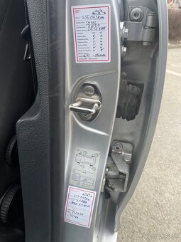 Volkswagen Golf 6 2.0TDI Highline DSG - 9