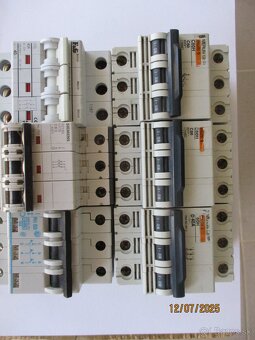 Predám vypínač 32A  Rôzne ističe - 9