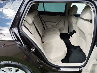 Skoda Superb Combi 2.0 TDI SCR DSG - 9