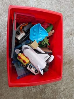 Predám 4 boxy hračiek - 9