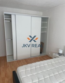 1-izbový zrekonštruovaný byt na prenájom - 9