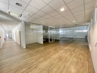Na prenájom kancelárske priestory 1603 m2 v Living centre v - 9