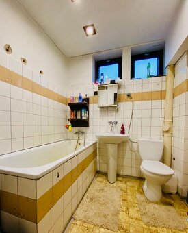 Poschodový dom na predaj s garážou, Trhová Hradská - 9