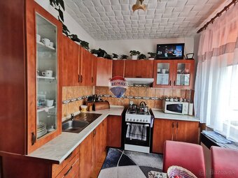 REZERVOVANÉ 2 izbový byt, zrekonštruovaný, 56 m2,  balkón, V - 9