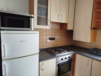 Veľký 2 izbový 85m2 byt na prenájom, centrum, AS vedľa - 9