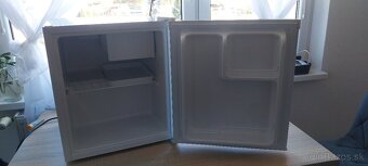 Mini chladnička Hisense RR55D4AW1 - 9