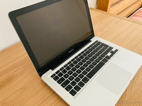 Apple MacBook Pro 13 Mid 2010 - 9
