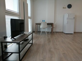 Prenajmem kompletne zariadený 1.izb. byt v CENTRE PB - 9