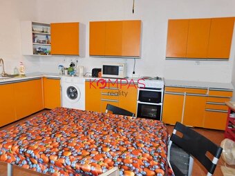 NA PREDAJ DVA DOMY S DVOROM A VEĽKÝM POZEMKOM LOKALITA - KR - 9