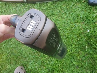 Tyčový vysávač Bosch 2 v 1 - 9