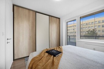 NA PRENÁJOM; Fenomenálny 2,5-izbový apartmán s garážovým stá - 9