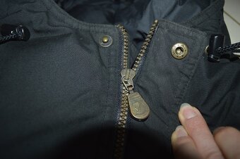 predam - velmi kvalitna zimna bunda Fjallraven - 9