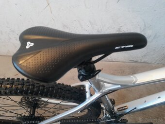 CTM ZEPHYR ako nový - 9