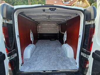 RENAULT TRAFIC  97.700 km - 9