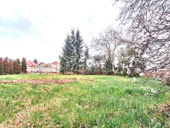 Rozľahlý pozemok pre výstavbu rodinného domu INVES… - 9