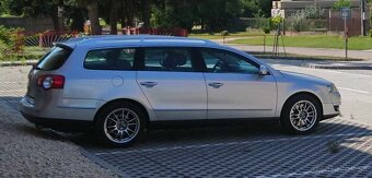 Volkswagen Passat Variant 3.2 V6 FSI Highline 4Motion - 9