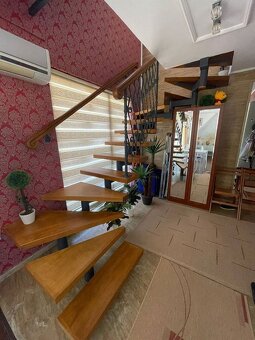 Penthouse s priestrannou terasou s vírivkou a panoramatickým - 9