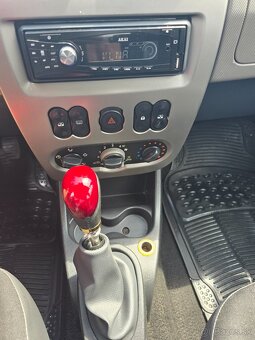 Predám Dacia Sandero 1.4 benzín 114000km - 9