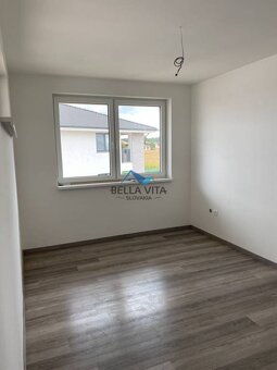 Moderný 3-izbový byt s terasou a parkovaním v Galante - 9