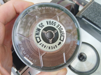 starý kufríkový diktafón - 9