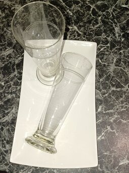 Predáme  poháre  a tácku. - 9