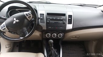 Mitsubishi Outlander - 9